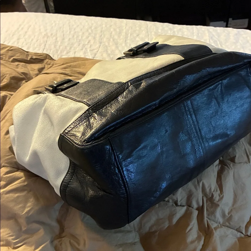 Audrey Brooke Black and Cream Tote Bag - Picture 3 of 9